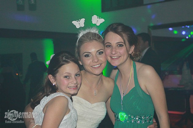Caroline with her half sister Kalinka and her cousin Chloe